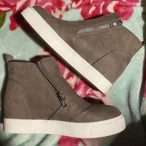 Time and Tru sneakers